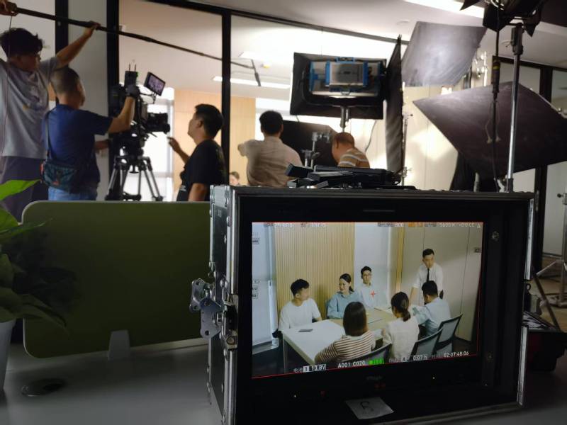 华亭县TVC拍摄公司：科技产品视觉化大师，诠释未来感与功能美学